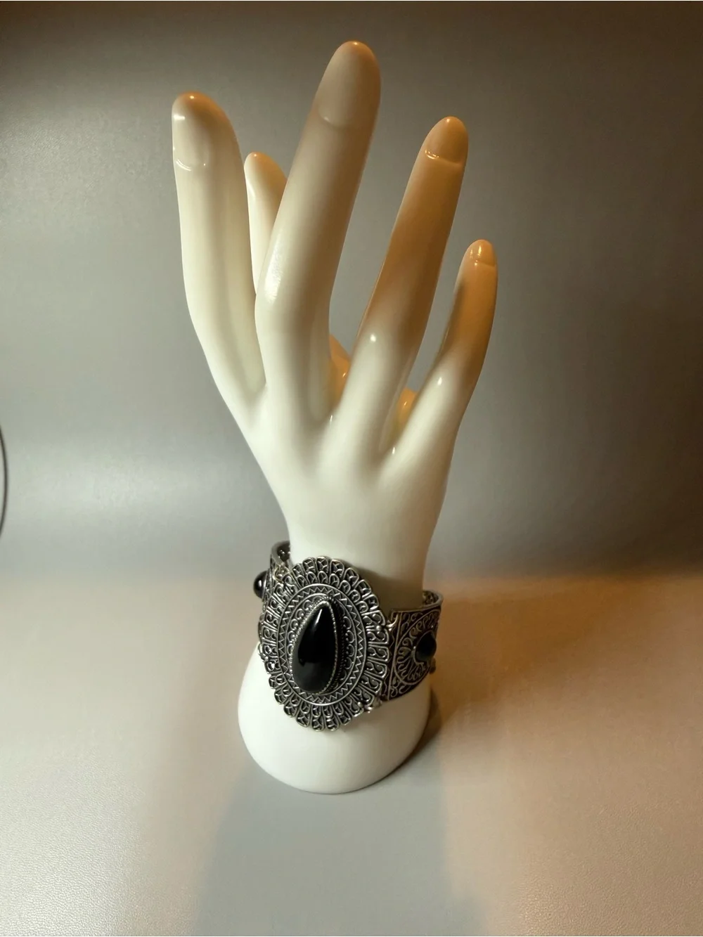 Vintage Boho Silver Tone Statement Bracelet w/ Black Cabochon Adjustable 🖤